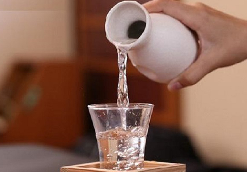 Rượu nếp trắng là gì? Mua rượu nếp trắng ở đâu uy tín hàng đầu hiện nay